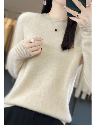 Lunéa Classic Round Neck Knit Sweater