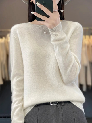 Lunéa Classic Round Neck Knit Sweater